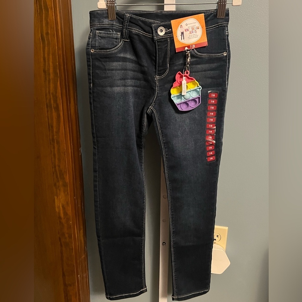 Member’s Mark Knit Dark Denim Distressed Jeans with Cupcake Pop It Keychain NWT